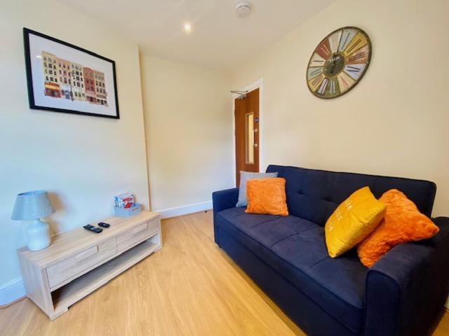 Cannock House ~ 4 Bedrooms All With Ensuite. รูจลีย์ ภายนอก รูปภาพ