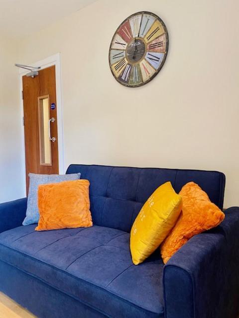 Cannock House ~ 4 Bedrooms All With Ensuite. รูจลีย์ ภายนอก รูปภาพ